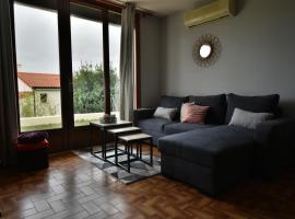 Appartement avec jolie vue et jardin privatif, Hotel in Mezel