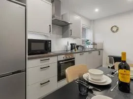 City Pulse Apartment- Short Stays UK