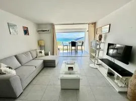 Studio vue mer avec piscine