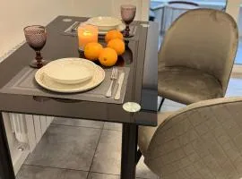 Prestige apartments ,Саймона Сміта 10,центр міста,тепла і комфортна