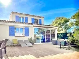 Villa moderne vue mer et collines aux Portes des Calanques