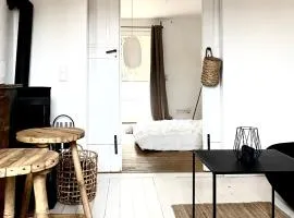 Uriges Apartment 60qm in einem alten Häuschen am Waldrand - 10km bis Würzburg