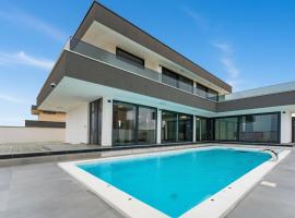 Villa Bellavista mit Privatpool nahe Zadar, מלון בDračan