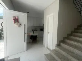 Alugo casa perfeita há 4km da Praia Central de Balneário Camboriú