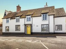 Spacious Family Home in Porlock Parking & Garden