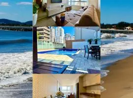 Espaço amplo e confortável 3 Quartos, Churrasqueira, Cozinha completa, 180m da Praia, Wi-Fi, vaga de garagem , Piscina