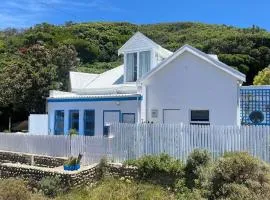 Nirvana Beach Cottage a Luxury cottage close to ocean side & mountain peaks beach holiday venue