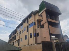 E&V APARTMENT Berger Express, hotel com estacionamento em Iseri-Oke