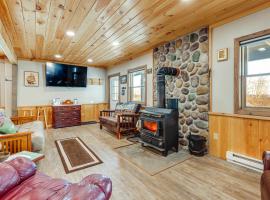 Panoramic Upstate Views Tranquil Home on 70 Acres, hotel a Prattsburg