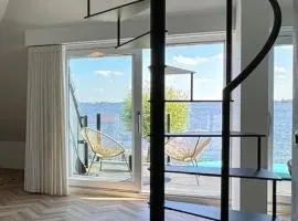 Lake House 10 - 4 Person Lake view apartment!