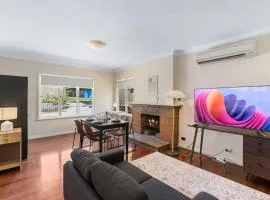 Warm and Cozy Retreat near shops and transport