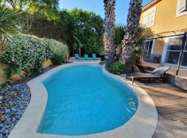 Villa 12 personnes, 10mn des plages, clim, piscine privée, bureaux, wifi, hotel em Lattes