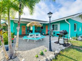 Pet-Friendly Bradenton Home 1 5 Mi to Cortez Beach, Hotel in Bradenton
