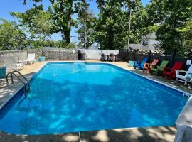 The Grand View on Pistakee Lake Pool Pier Stunning Panoramic Lake Views, hotel a Fox Lake