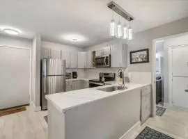 Guest Favorite Spacious Remodeled 2 Bdrm 2 Ba Mountain Views