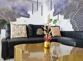 Big apt for 10p parking free close station metro