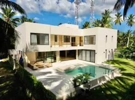 Luxury Family Villa With Pool Near Playa Bonita