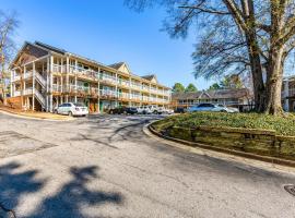 HomeTowne Studios by Red Roof Atlanta NE - Downtown Norcross, hótel í Norcross