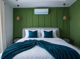 Zameen Opal Signature Executive One Bedroom Apartment- Lahore, отель в Лахоре