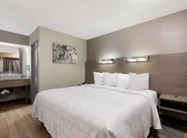 Red Roof Inn PLUS+ Chicago - Naperville