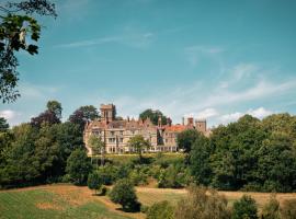 Nutfield Priory Hotel & Spa, hotel com piscina em Redhill