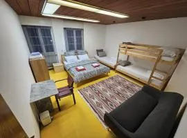Privat Grosse Zimmer, Mars, mit gemeinsamer Küche und Bad in Altstadt Chur
