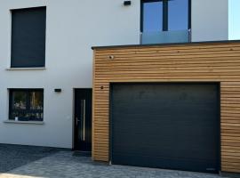 La Bulle Dor&eacute;e Luxury private Jacuzzi House 4 BR Tourist Center, spa hotel sa Amn&eacute;ville