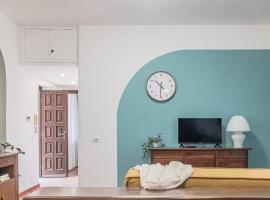 Al Civico 11, nel cuore della piazza principale di Lainate, minimal e confortevole, comodo per Rho Fiera Milano, Hotel in Lainate