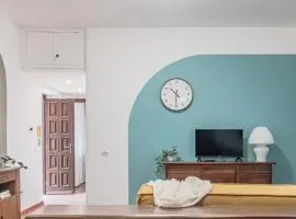 Al Civico 11, nel cuore della piazza principale di Lainate, minimal e confortevole, comodo per Rho Fiera Milano