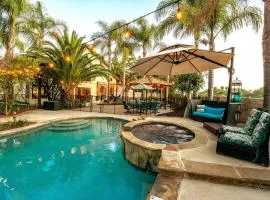 Oceanside Tropical Resort with HEATED POOL & SPA!