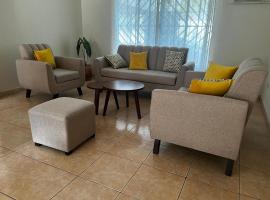 Casa en Santa Cruz de la Sierra, hotel i Santa Cruz de la Sierra