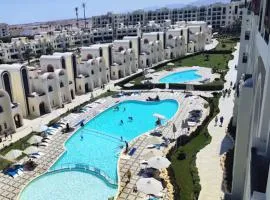 Sahl Hasheesh Finest Chalet - Gravity resort beachfront family 2 bedroom - garden pools view waterpark NON EGYPTIAN ONLY