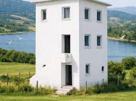 Lala Elyacout，位于Azzaba的带停车场的酒店