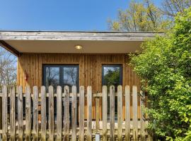 Cozy Home In Altillac With Outdoor Swimming Pool, hotel Altillacban