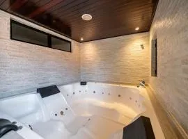 Atalaia SPA 1 Qto c/ Hidro by Achei Camboriú