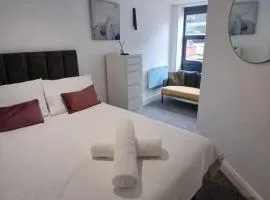 Elegant Broadway Retreat w Parking & Dog Friendly