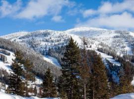 Chalet Chic! Lake and Ski Access Nearby Fish Pond, hotel in Whitefish