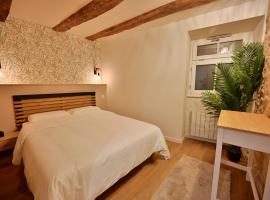 Rez de chaussée appartement à Tournus - RIMA, hotel en Tournus