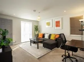 Modern - 3 Bedroom House in Nottingham