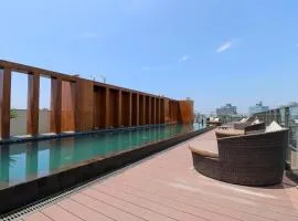 Living 110 Suites by Wynwood House