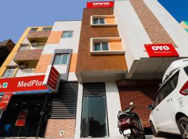 OYO 67036 RR Residency，位于Āvadi的酒店