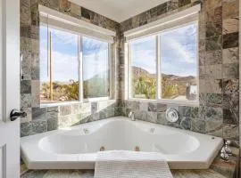 Santuario - 40 acres, EV, hot tub, pool, pizza oven