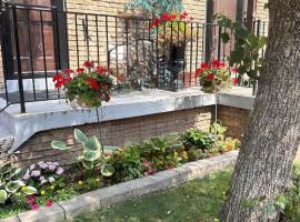 Pau-Rae's Cozy Spot - your home away from home!, hotel em Thornhill