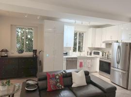 Ridge Pointe Retreat Your Victoria Hideaway, hotel a Colwood