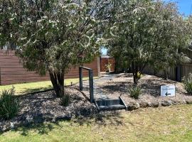 The Cosy Bungalow, hotel in Portarlington