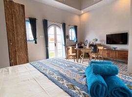 Stylish Sea Studio - Steps to Seseh Beach, hotel v destinaci Cemagi