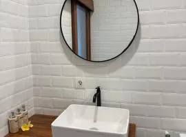 Stylish New Guesthouse in Bingin with Pool & Kitchen - Bale Bingin Stay