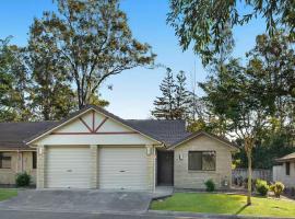 20 Min to Brisbane, Walk to Train, Modern 2BR, hotel em Goodna