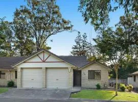 20 Min to Brisbane, Walk to Train, Modern 2BR