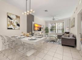 Renovated Ground Floor Condo - Close to Disney, hotel en Orlando